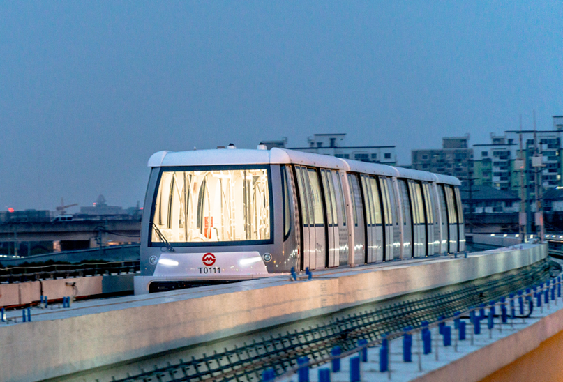 上海首条胶轮路轨APM线浦江线3月31日试运营